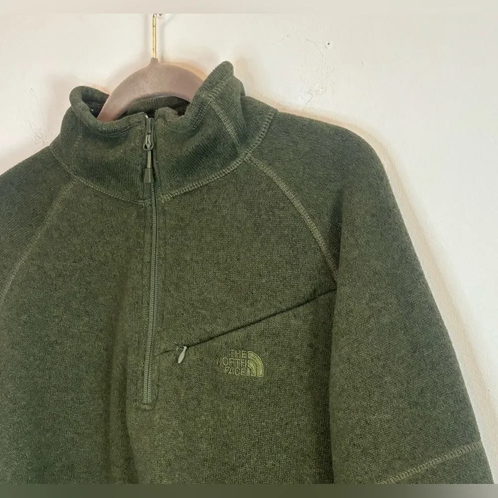 The North face EUC green fleece 1/4 zip up sweatshirt Size medium
